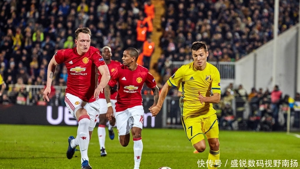 狂魔哥开团Faker碰瓷UZI！5个皮肤不如一诺一个，UZI纯属阿猫阿狗