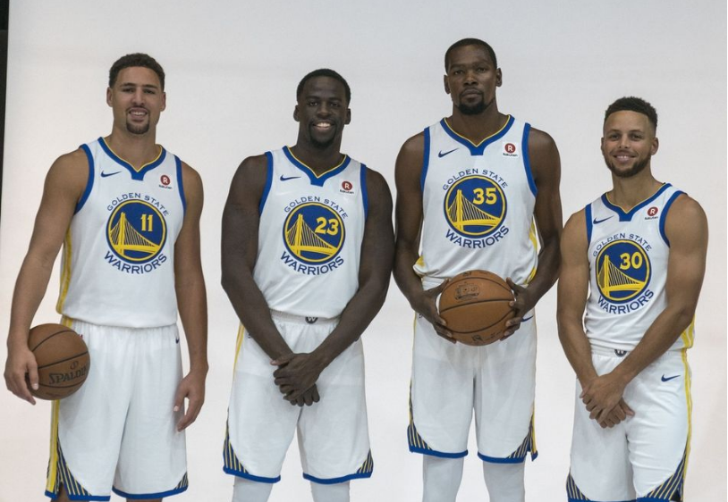 前移至边线 前移至边线