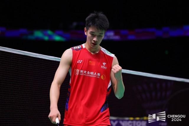 在社媒上具 在社媒上具